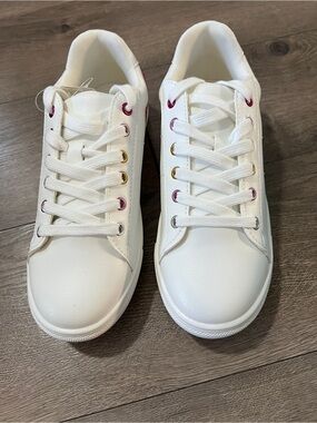 Girl Mia Aker Sneakers Size 4 New